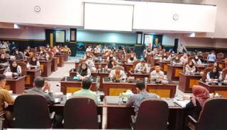 Komisi III DPRD Pekanbaru RDP Dengan Seratusan Guru Honorer Diruang Paripurna