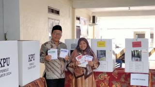 Ketua DPRD Bengkalis Nyoblos di TPS 12 Kelurahan Balik Alam Kecamatan Mandau